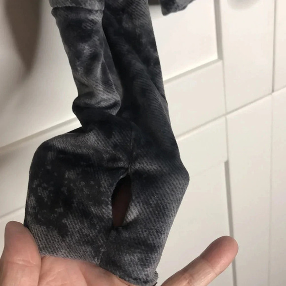 🌸NEW🌸 RED HAUTE Velour Sweatshirt - Picture 3 of 7